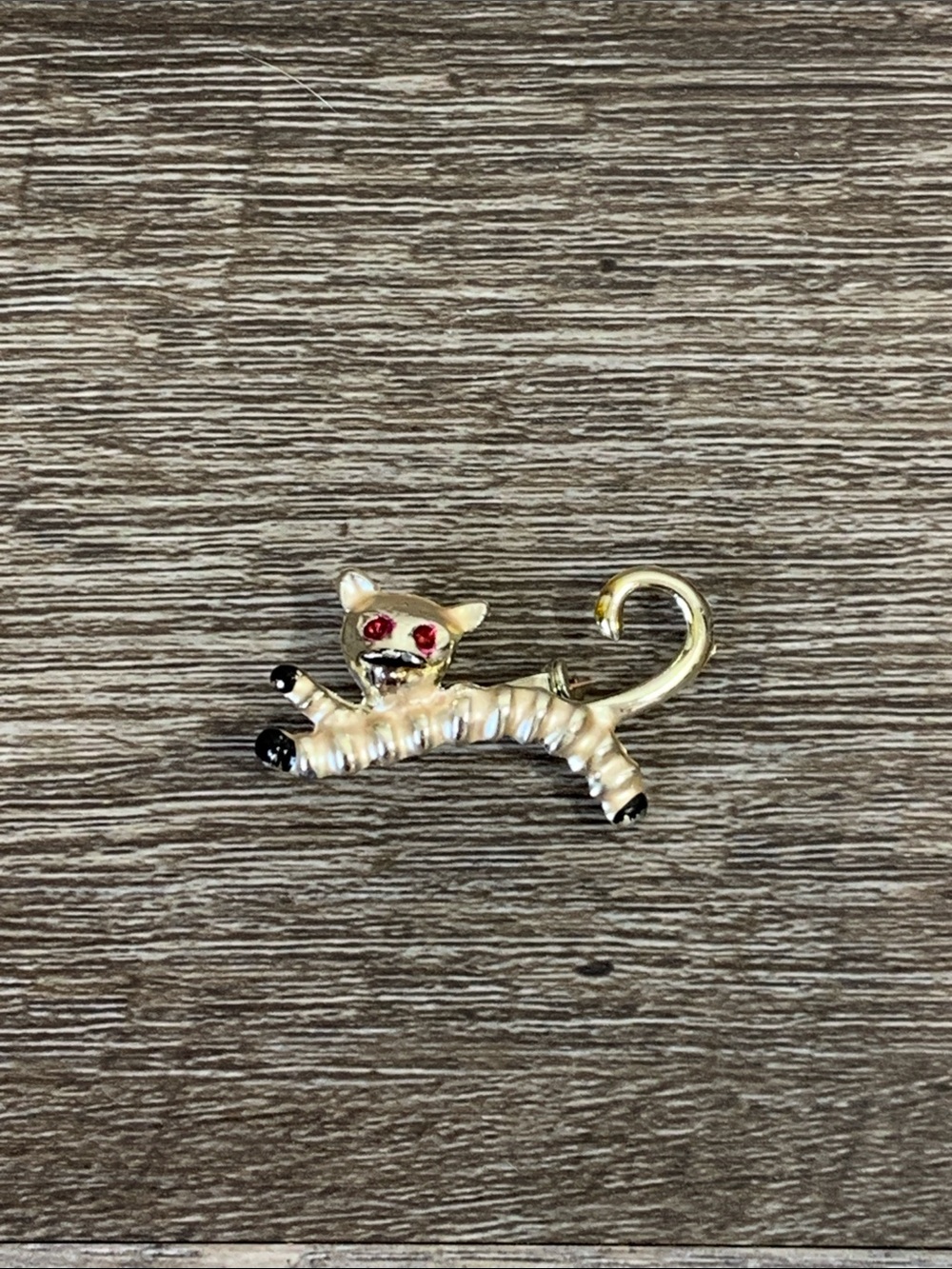 Silver Cat Brooch with Red Eyes - Fashion Pet Accent